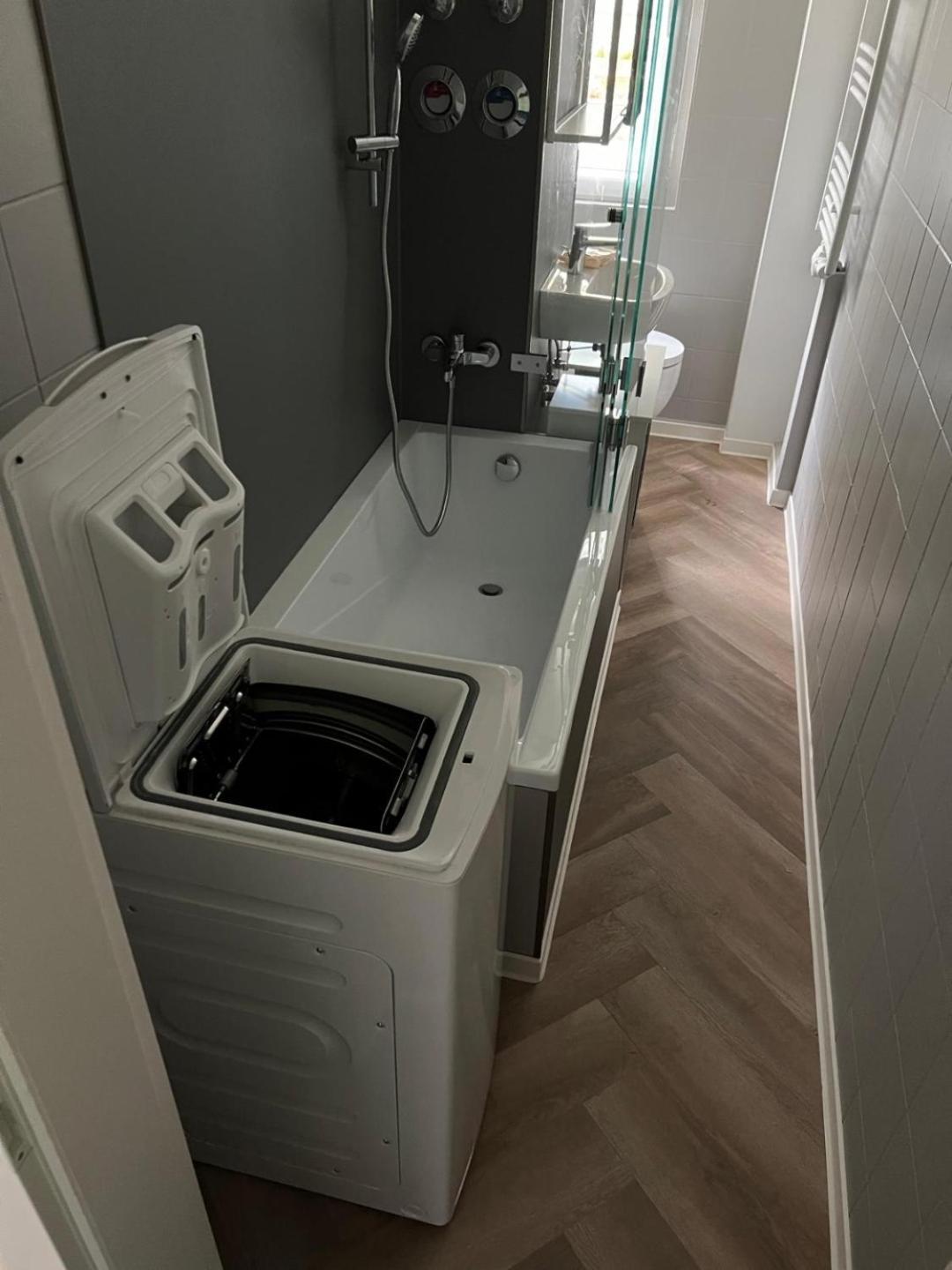 Zauberhafte Ferienwohnung In Barby Balkon Mit Elbblick Am Elbe-Saaleradweg Luaran gambar